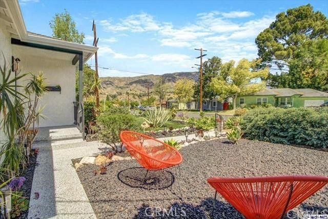 10811 Floralita Avenue, Sunland, CA 91040