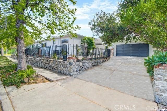10811 Floralita Avenue, Sunland, CA 91040