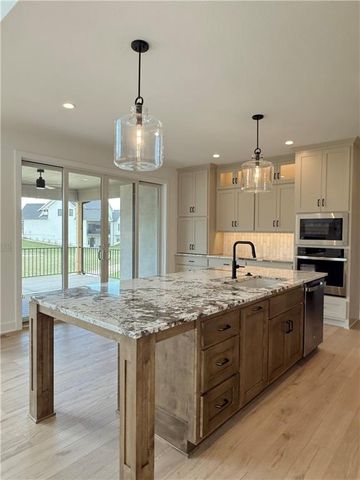 7735 N DONNELLY Avenue, Kansas City, MO 64158