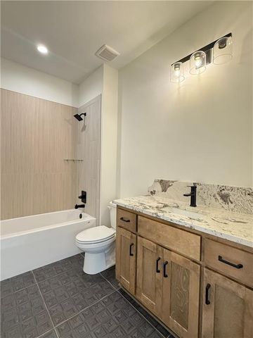 7735 N DONNELLY Avenue, Kansas City, MO 64158