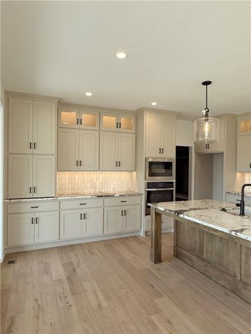 7735 N DONNELLY Avenue, Kansas City, MO 64158