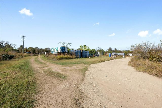 2004 Caldwell LN, Del Valle, TX 78617