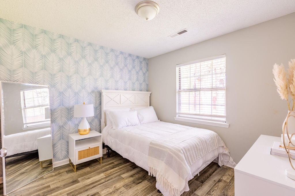 Image 11 of property listing at 9614 N Cardinal Drive, Ladson, SC 29456