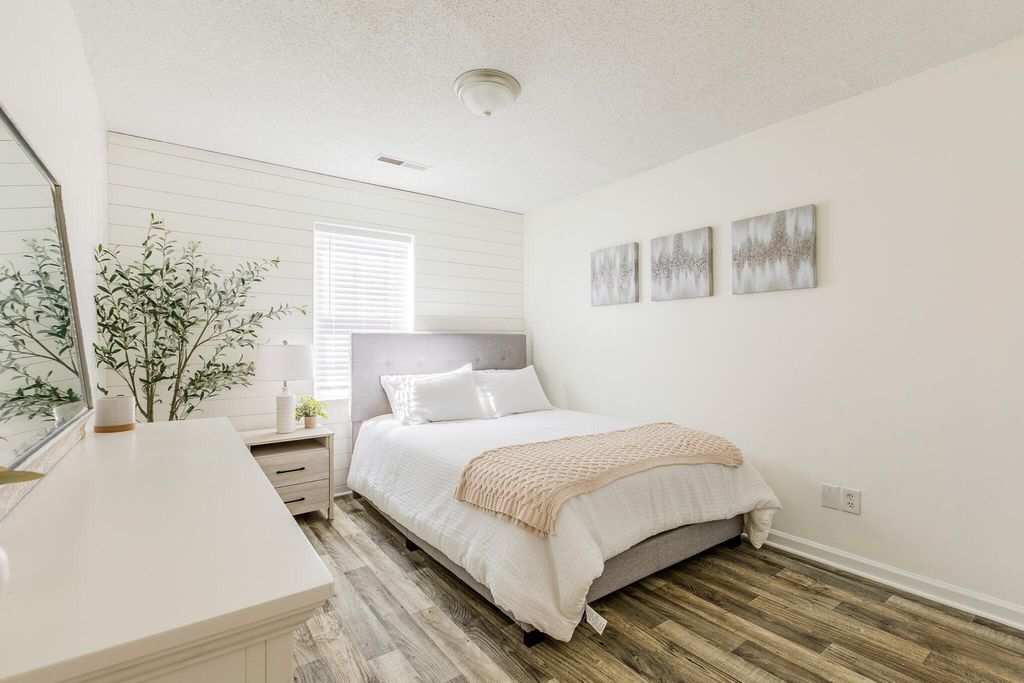 Image 14 of property listing at 9614 N Cardinal Drive, Ladson, SC 29456