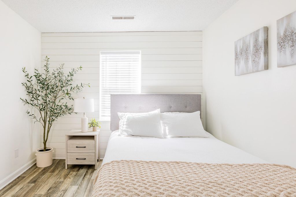 Image 15 of property listing at 9614 N Cardinal Drive, Ladson, SC 29456