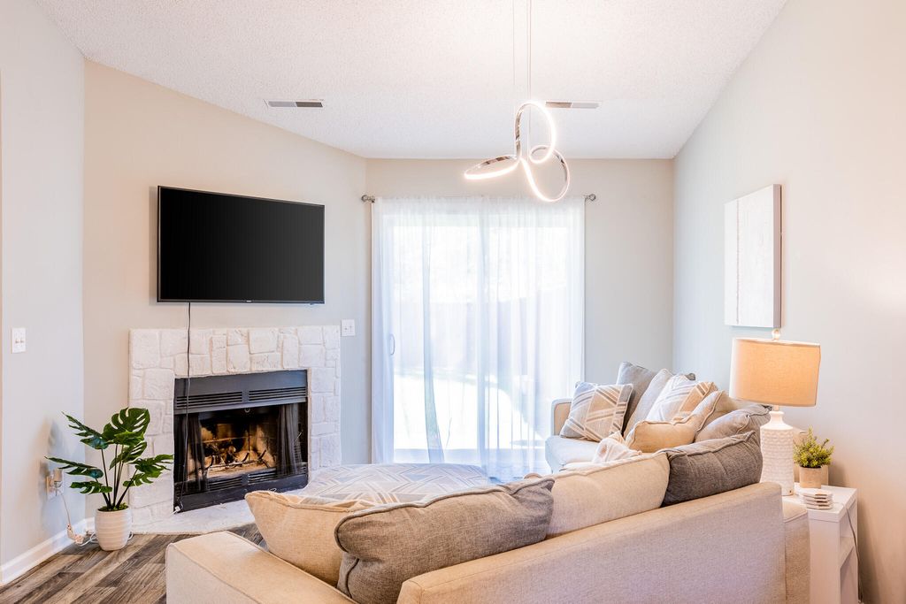 Image 3 of property listing at 9614 N Cardinal Drive, Ladson, SC 29456