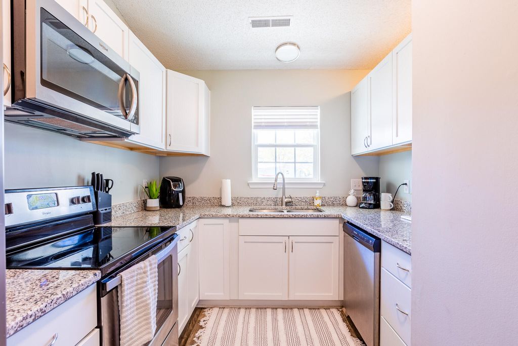 Image 9 of property listing at 9614 N Cardinal Drive, Ladson, SC 29456