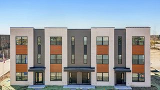 2228 Waters Edge Drive, Schaumburg, IL 60173
