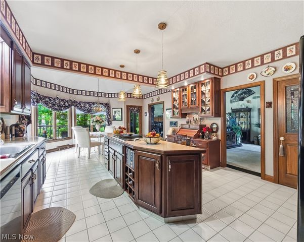 4183 Lochness Circle NW, Canton, OH 44718