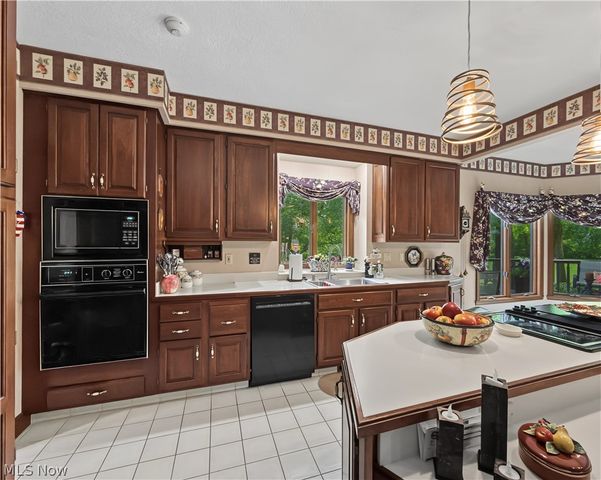 4183 Lochness Circle NW, Canton, OH 44718