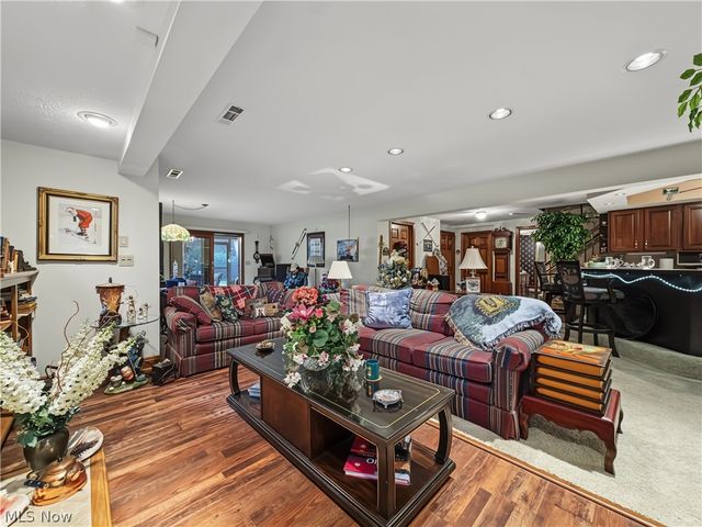 4183 Lochness Circle NW, Canton, OH 44718