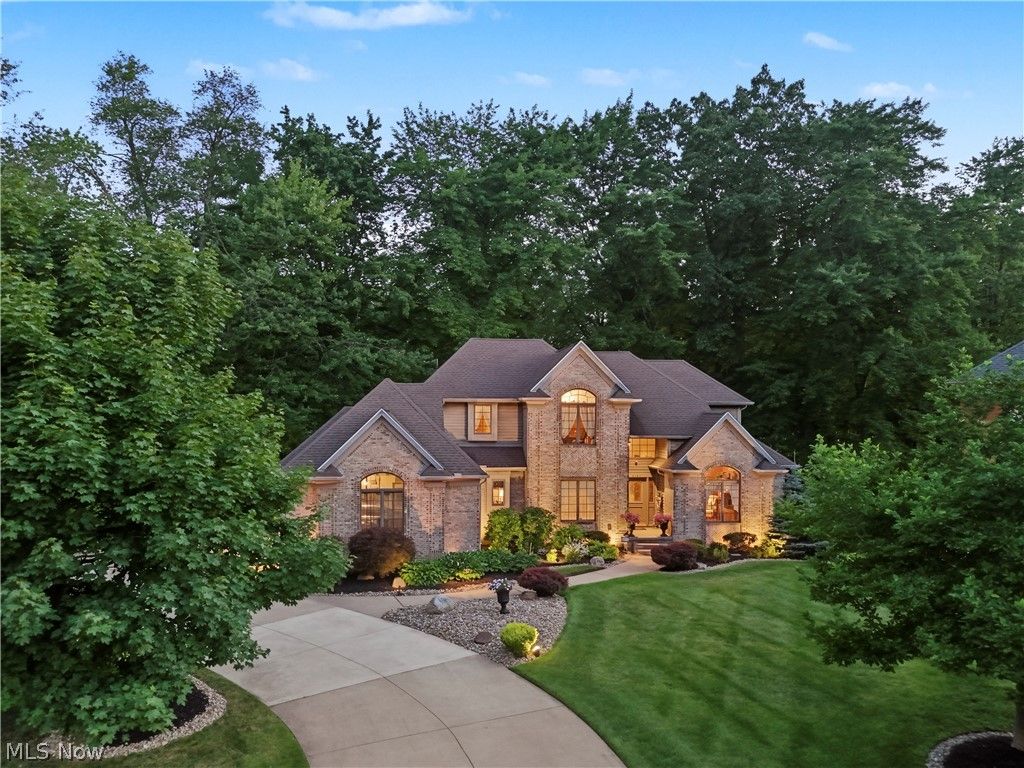 4183 Lochness Circle NW, Canton, OH 44718