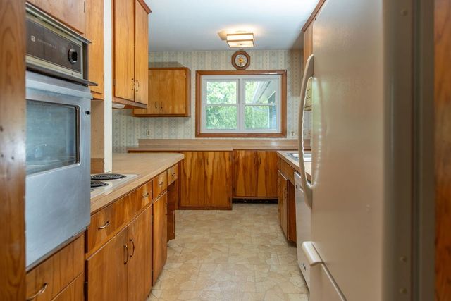 49 Harlow Drive, Amherst, MA 01002