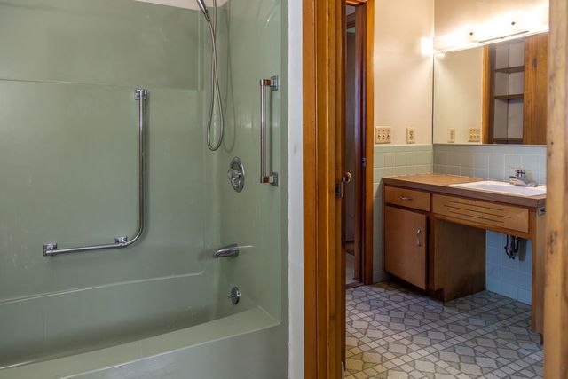 49 Harlow Drive, Amherst, MA 01002