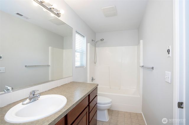 4020 Tribute Avenue E, Fife, WA 98424