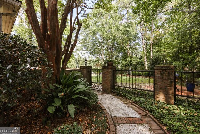 1031 Millers Lake Drive, Watkinsville, GA 30677