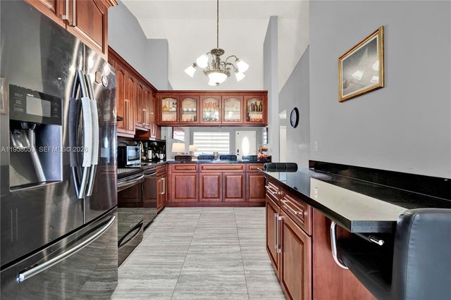 7462 W 29th Way, Hialeah, FL 33018