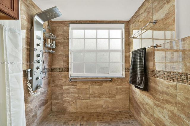 7462 W 29th Way, Hialeah, FL 33018