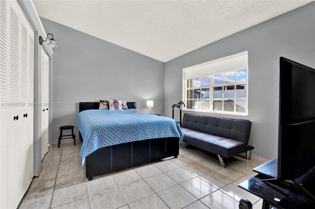 7462 W 29th Way, Hialeah, FL 33018