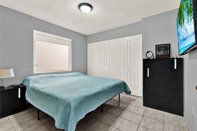 7462 W 29th Way, Hialeah, FL 33018