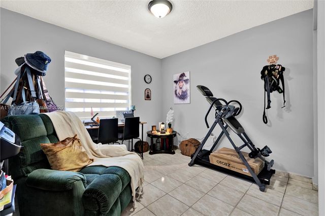 7462 W 29th Way, Hialeah, FL 33018