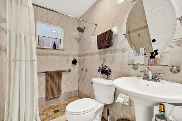 7462 W 29th Way, Hialeah, FL 33018