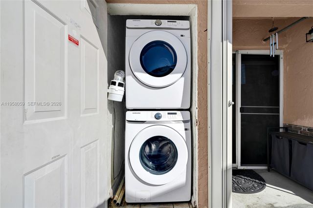 7462 W 29th Way, Hialeah, FL 33018