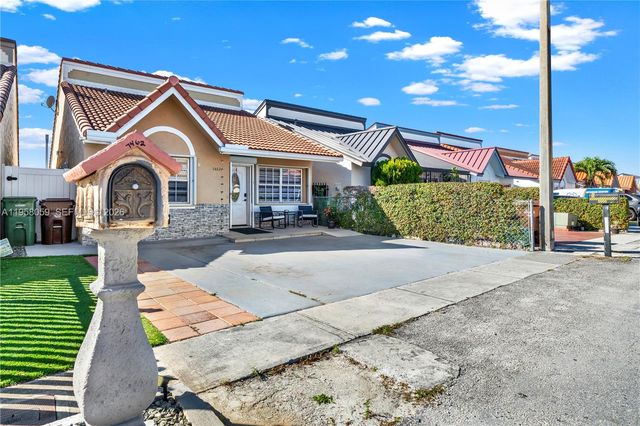 7462 W 29th Way, Hialeah, FL 33018