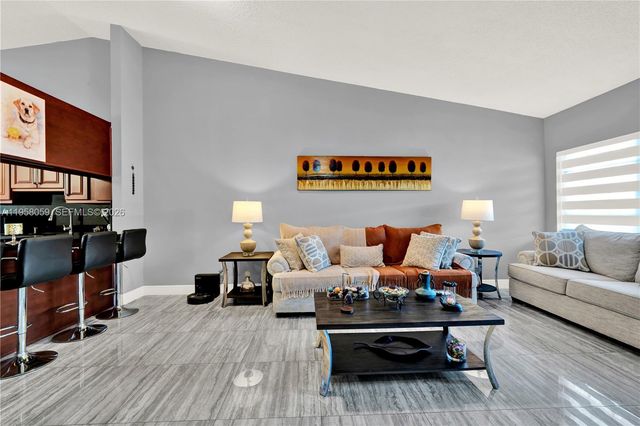 7462 W 29th Way, Hialeah, FL 33018