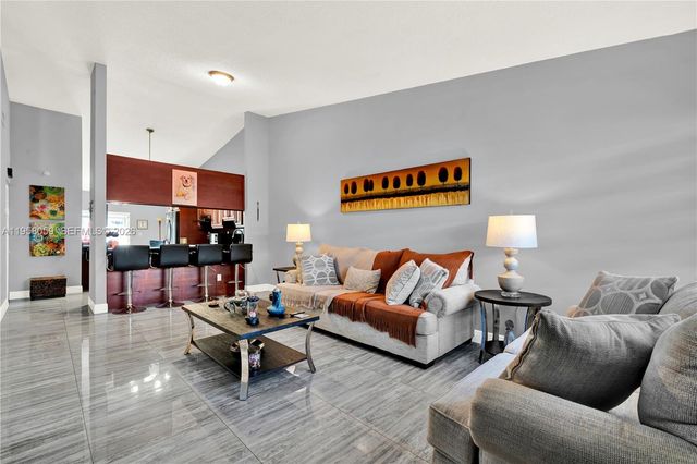 7462 W 29th Way, Hialeah, FL 33018