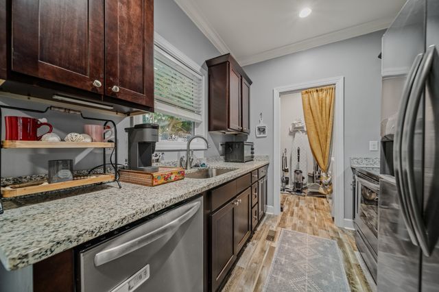 112 Holland Dr, Burns, TN 37029