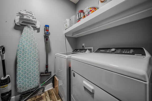 112 Holland Dr, Burns, TN 37029