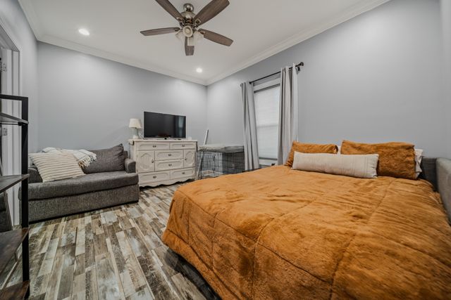 112 Holland Dr, Burns, TN 37029