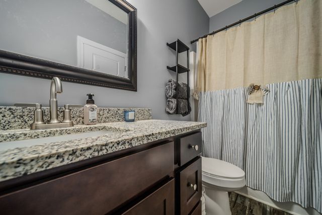 112 Holland Dr, Burns, TN 37029