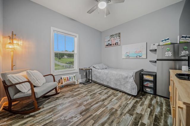 112 Holland Dr, Burns, TN 37029