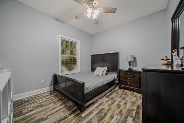 112 Holland Dr, Burns, TN 37029