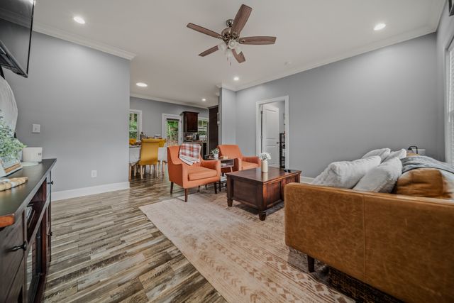 112 Holland Dr, Burns, TN 37029