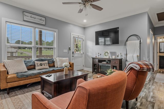 112 Holland Dr, Burns, TN 37029