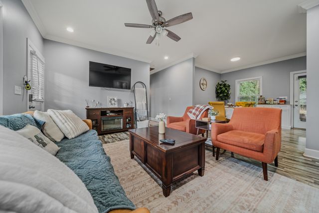 112 Holland Dr, Burns, TN 37029