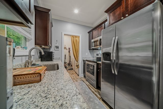 112 Holland Dr, Burns, TN 37029