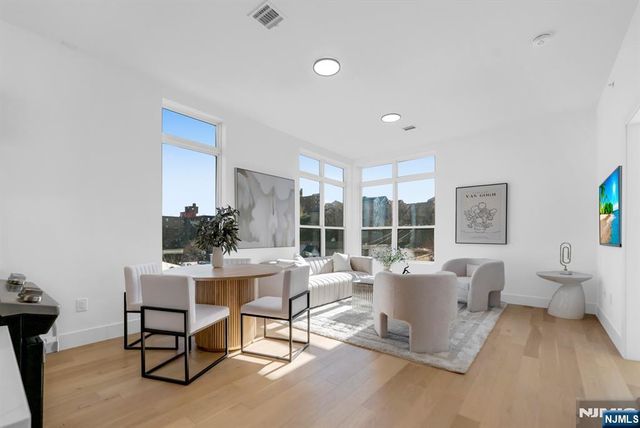 649 38th Street 502, Union City, NJ 07087