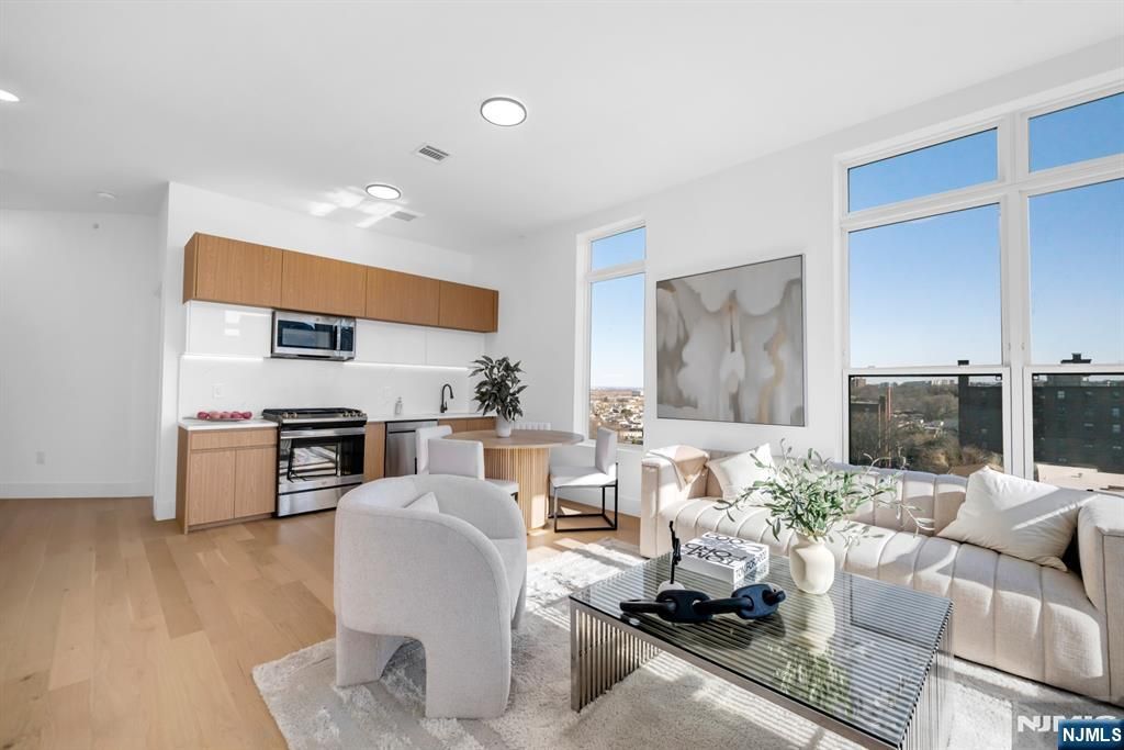 649 38th Street 502, Union City, NJ 07087