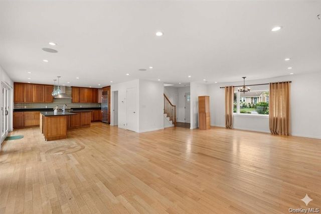 12 Bayview Avenue, Islip, NY 11751