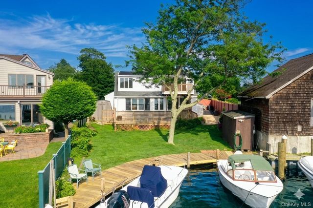 12 Bayview Avenue, Islip, NY 11751
