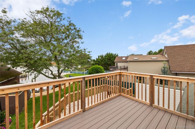 12 Bayview Avenue, Islip, NY 11751