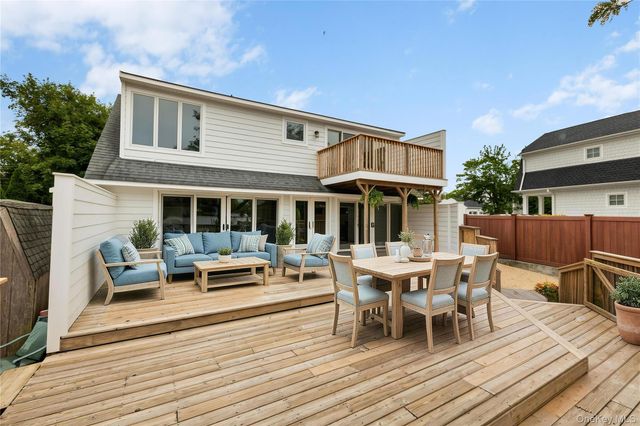 12 Bayview Avenue, Islip, NY 11751