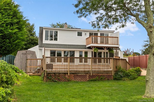12 Bayview Avenue, Islip, NY 11751