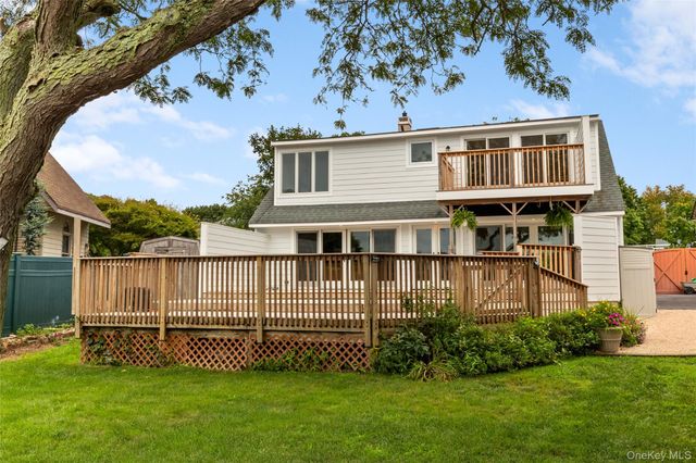 12 Bayview Avenue, Islip, NY 11751