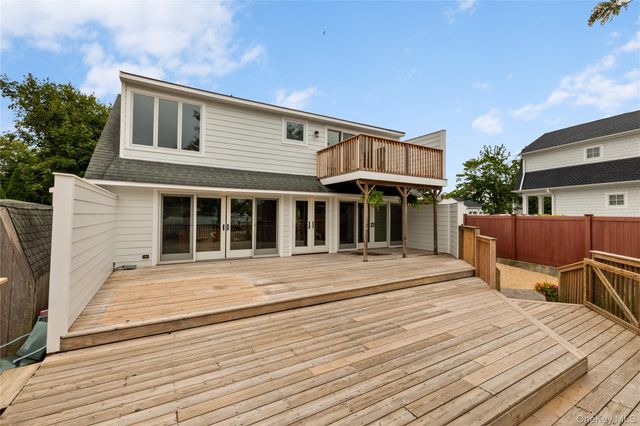 12 Bayview Avenue, Islip, NY 11751