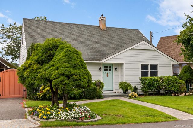 12 Bayview Avenue, Islip, NY 11751